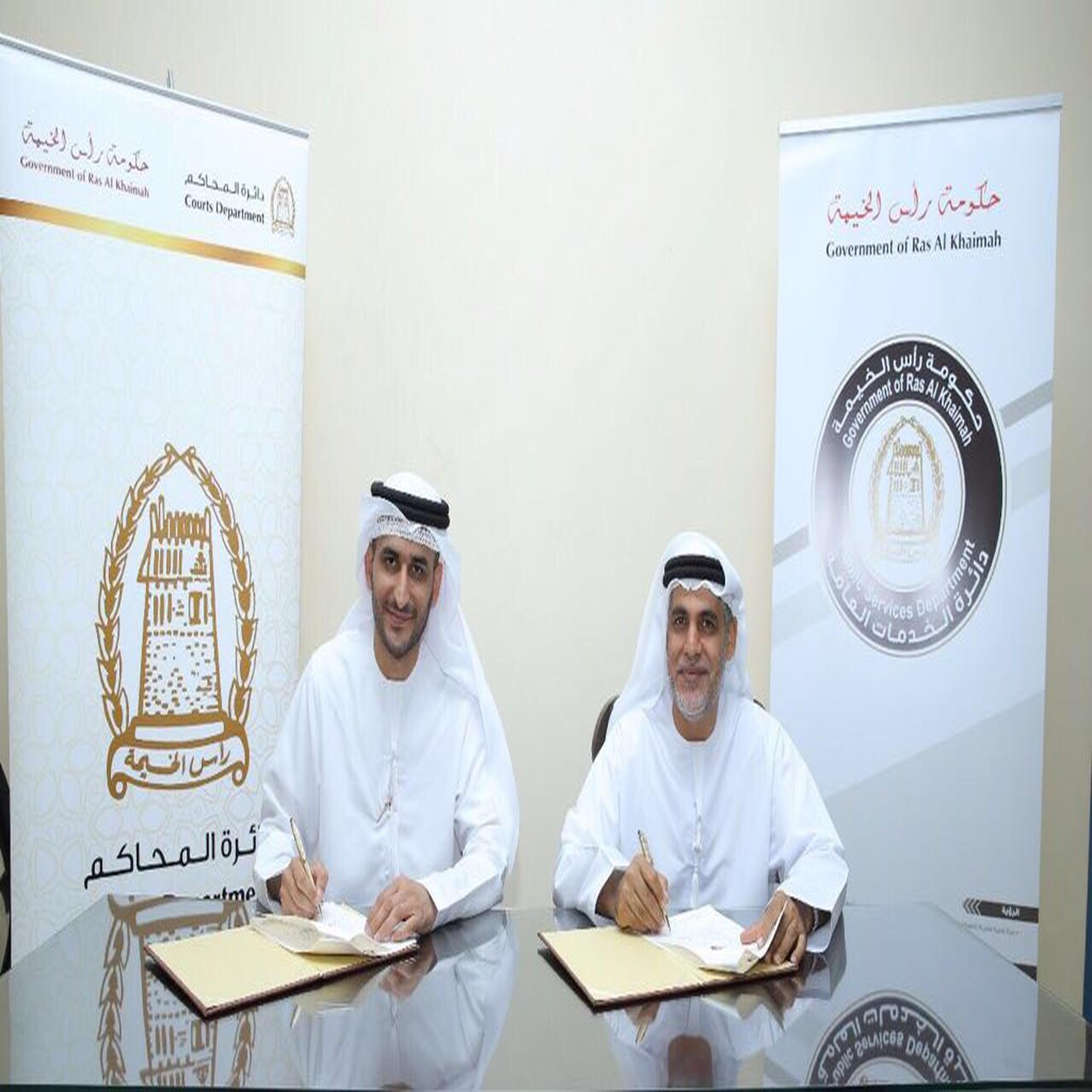 اتفاقية تعاون مشترك بين محاكم رأس الخيمة والخدمات العامة