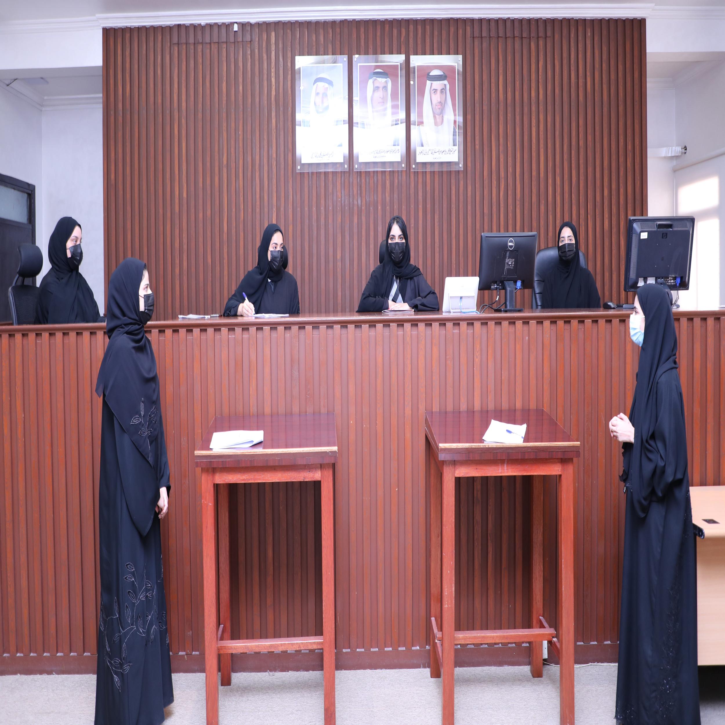 100 طالب جامعي يخضعون لـ 7840 ساعة تدريبية في محاكم رأس الخيمة