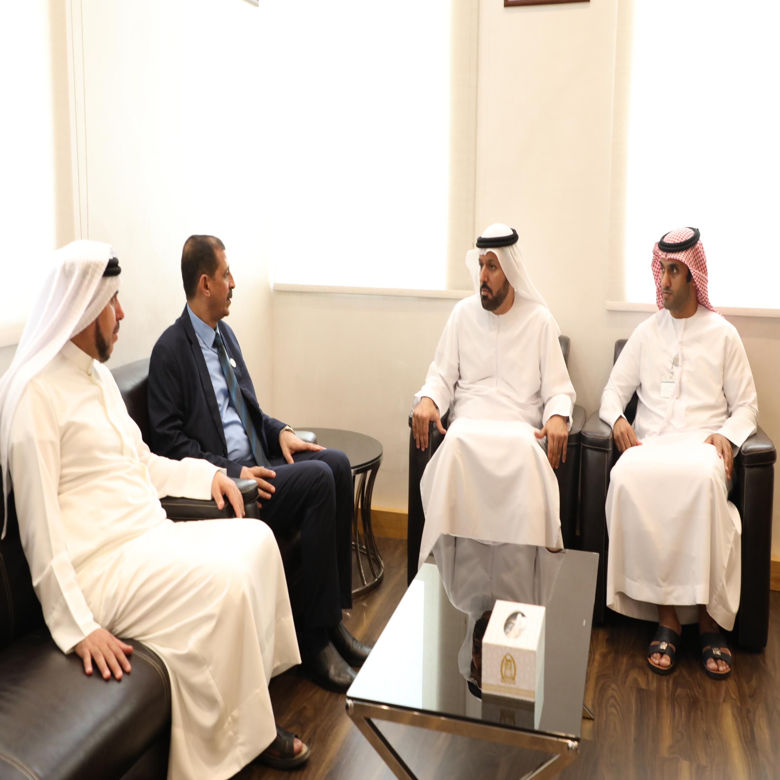 رئيس محاكم رأس الخيمة يستقبل وفدا من الكلية الإماراتية الكندية