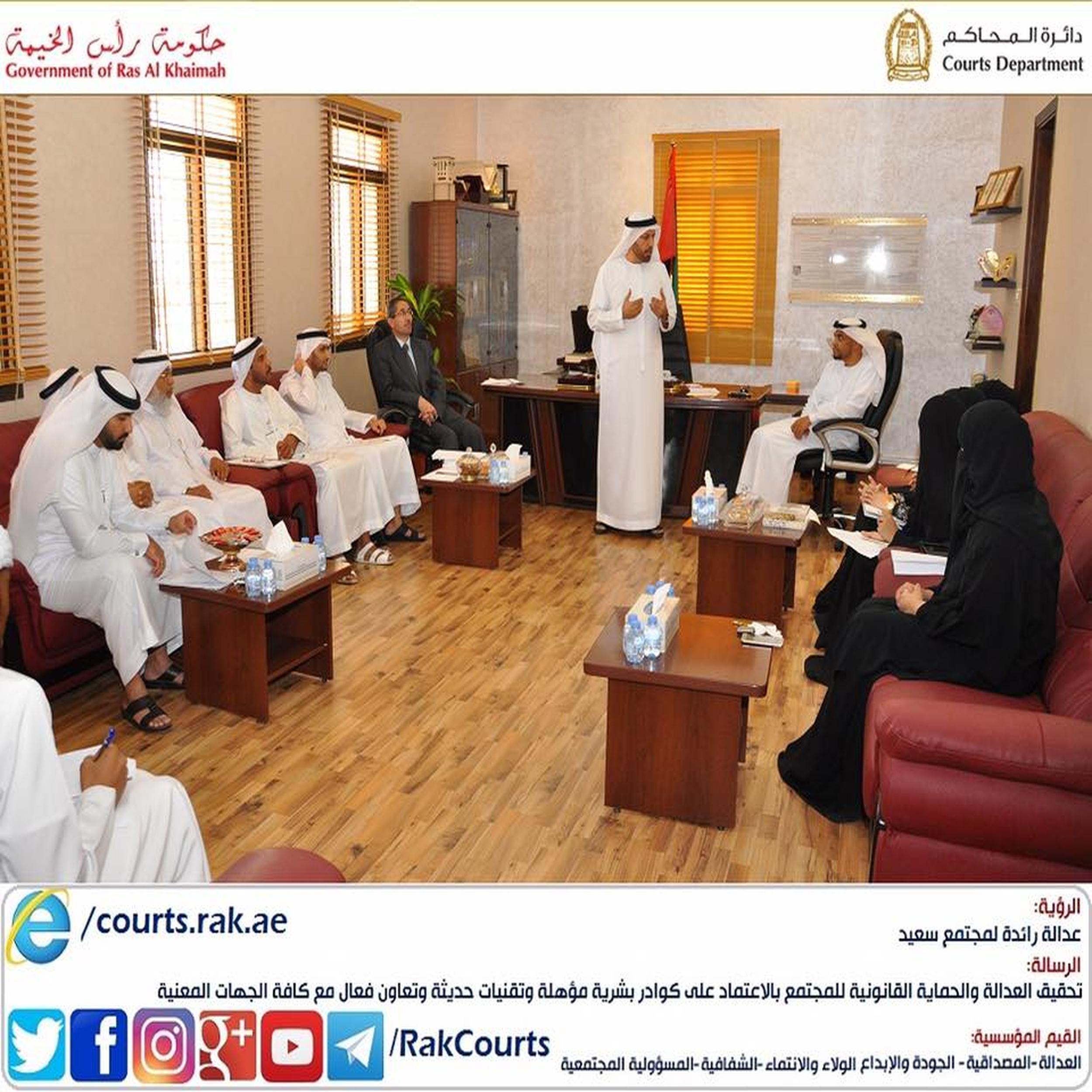 رئيس دائرة محاكم رأس الخيمة يترأس اجتماع فريق التطوير والتحسين المستمر