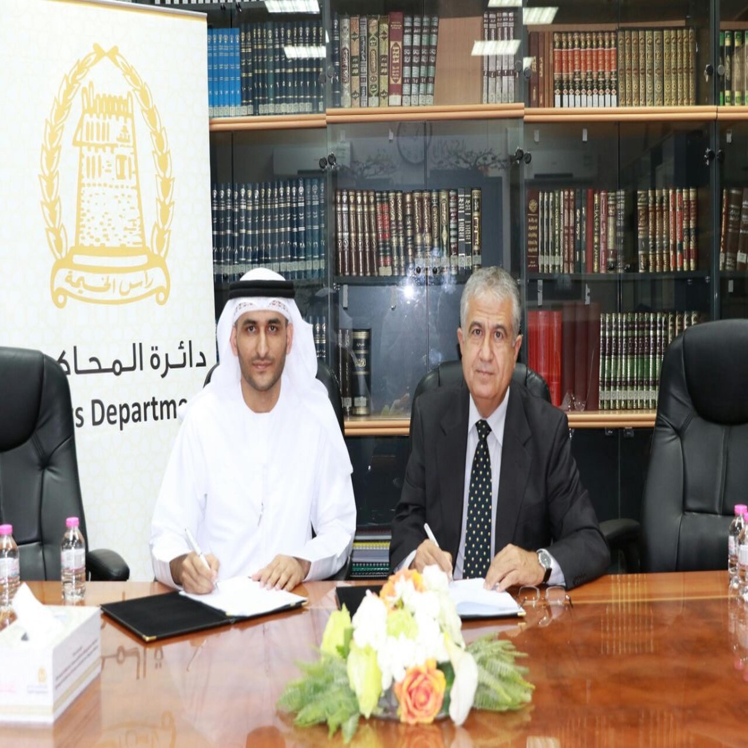 محاكم رأس الخيمة توقع شراكة استراتييجية مع مركز الإحصاء