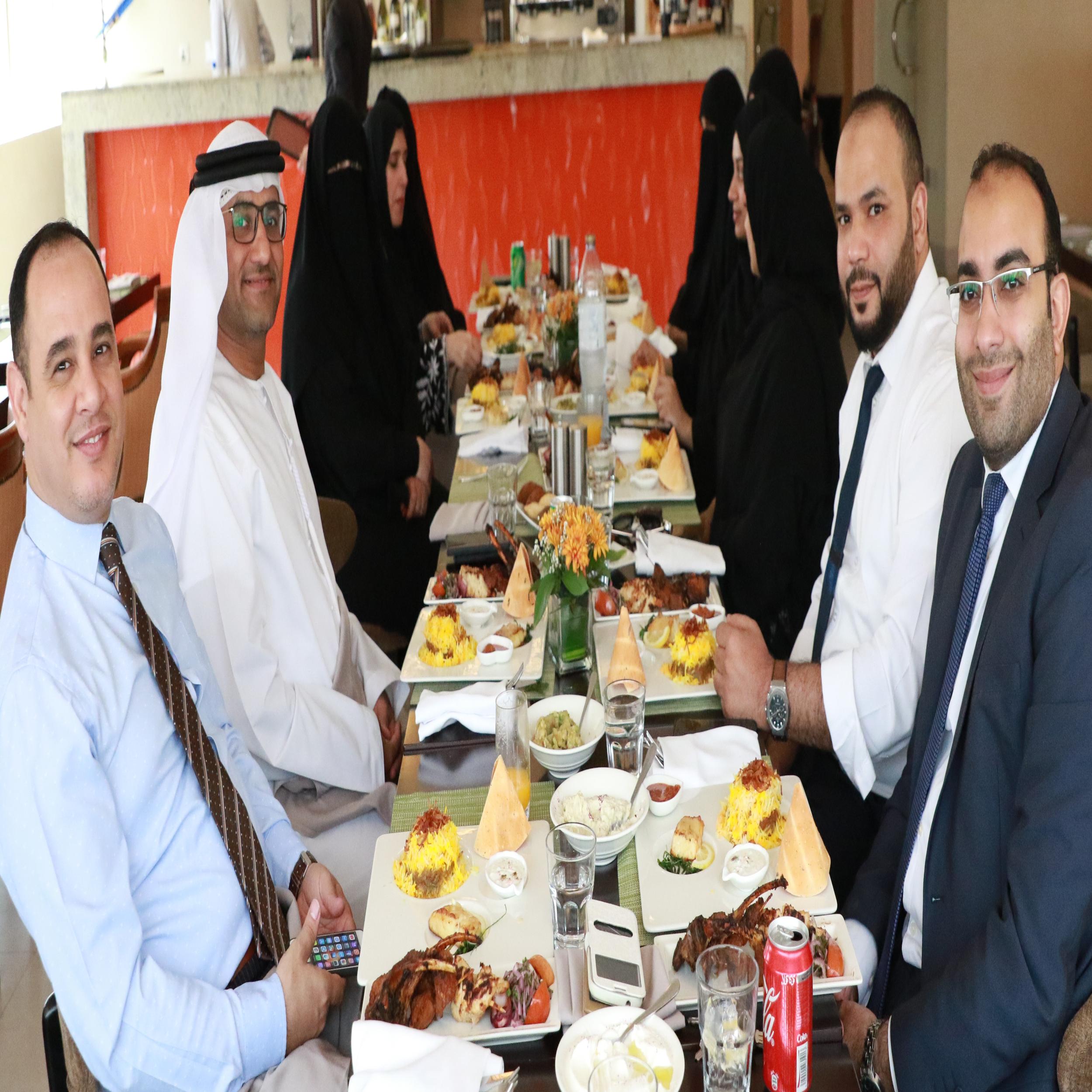 برعاية رئيس الدائرة وحضور المدير العام دائرة محاكم رأس الخيمة تقيم مأدبة غداء تكريما للمتميزين من منسوبيها