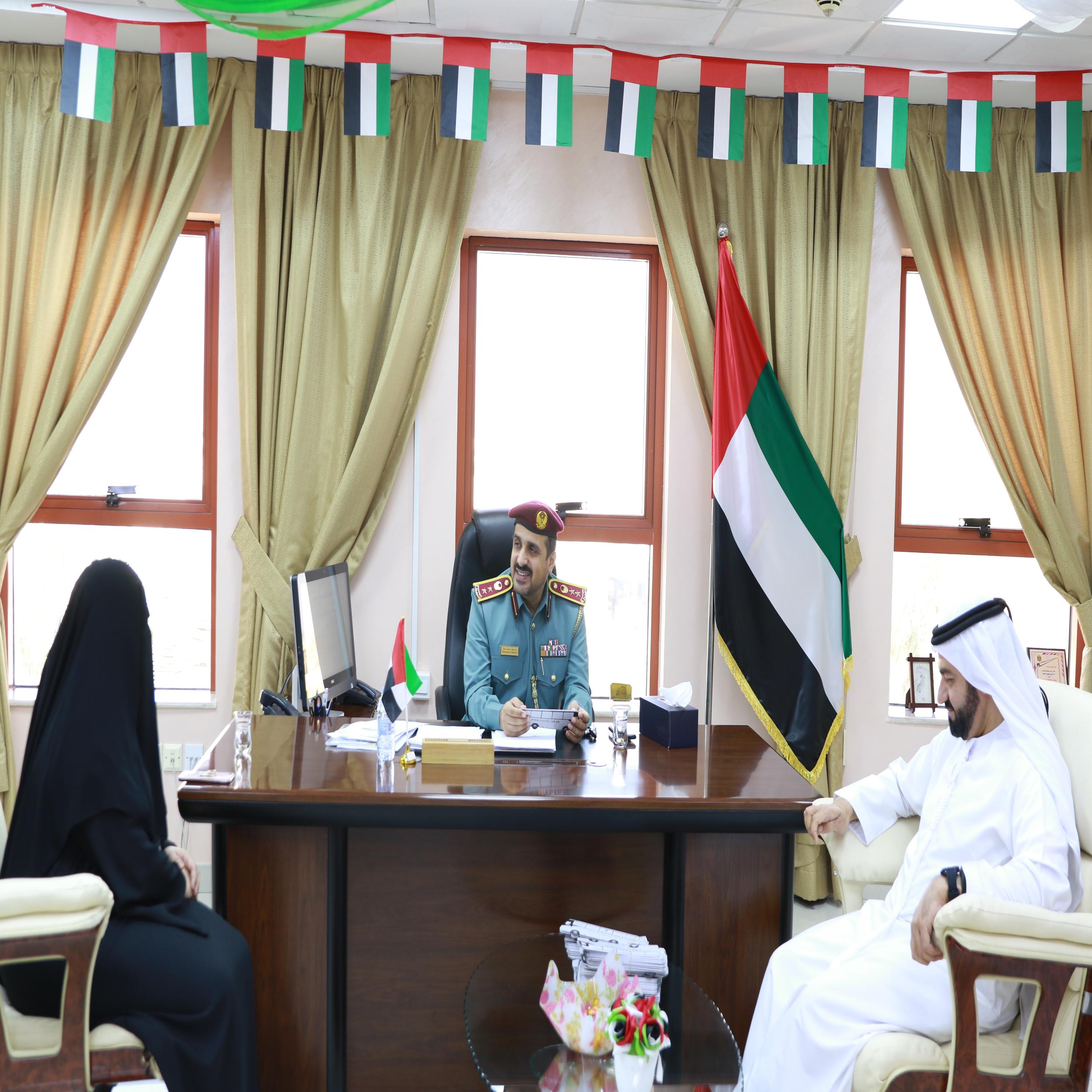 محاكم رأس الخيمة تعرّف بخدمات حافلتها المتنقلة في مناطق الإمارة