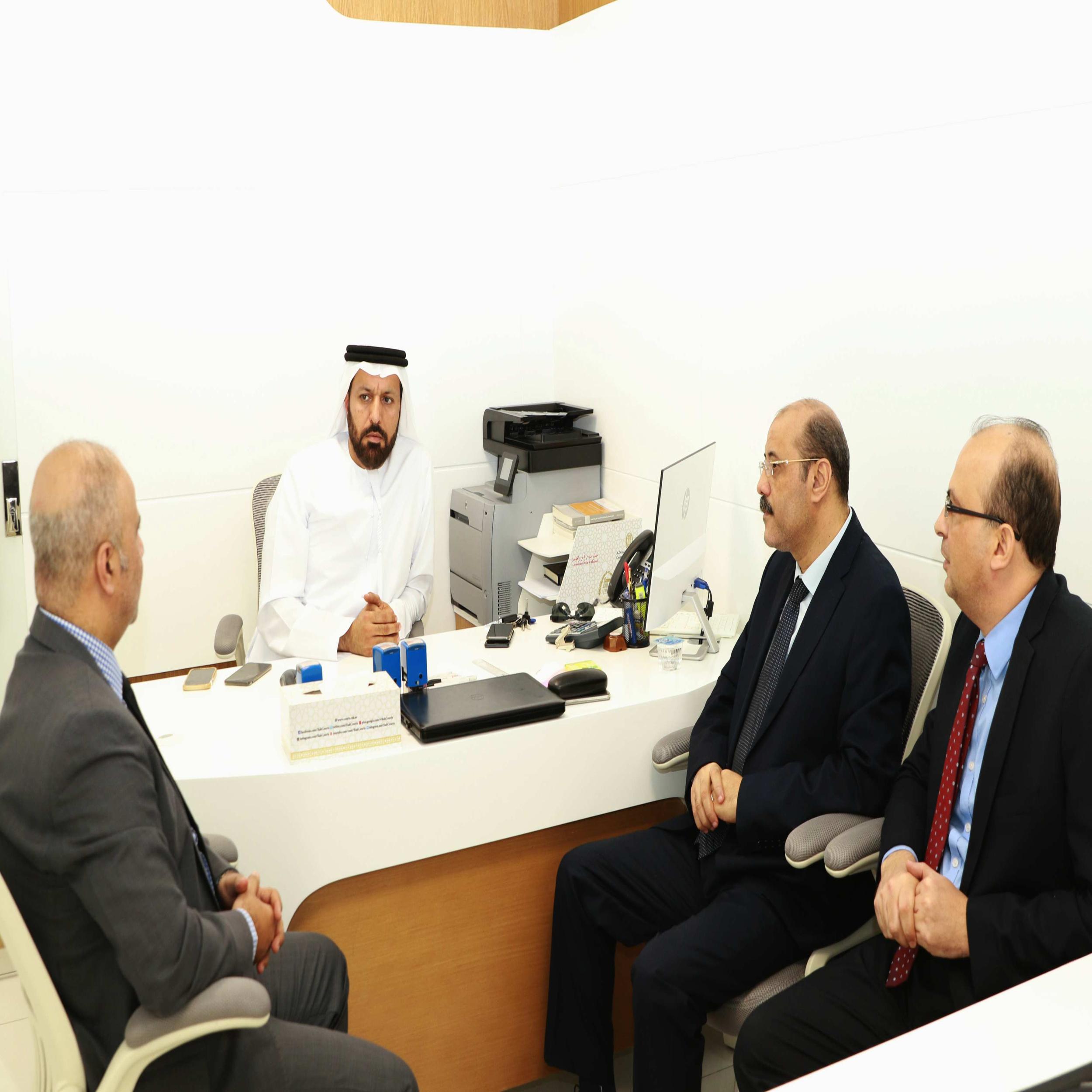 طالبات مدرسة زمزم يقمن بزيارة دائرة محاكم رأس الخيمةبمناسبة اسبوع المرور