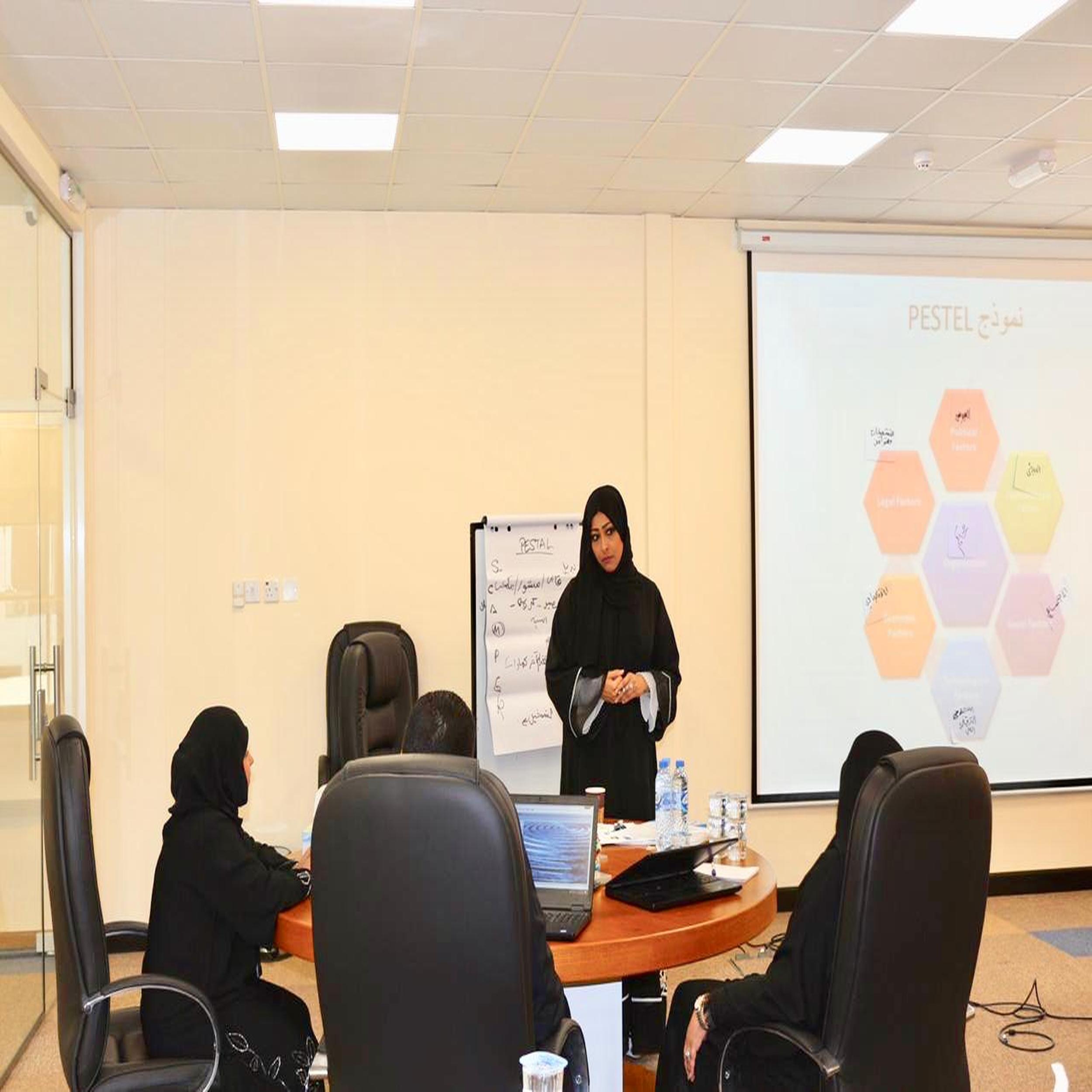 دورة تدريبية حول استشراف المستقبل في محاكم رأس الخيمة
