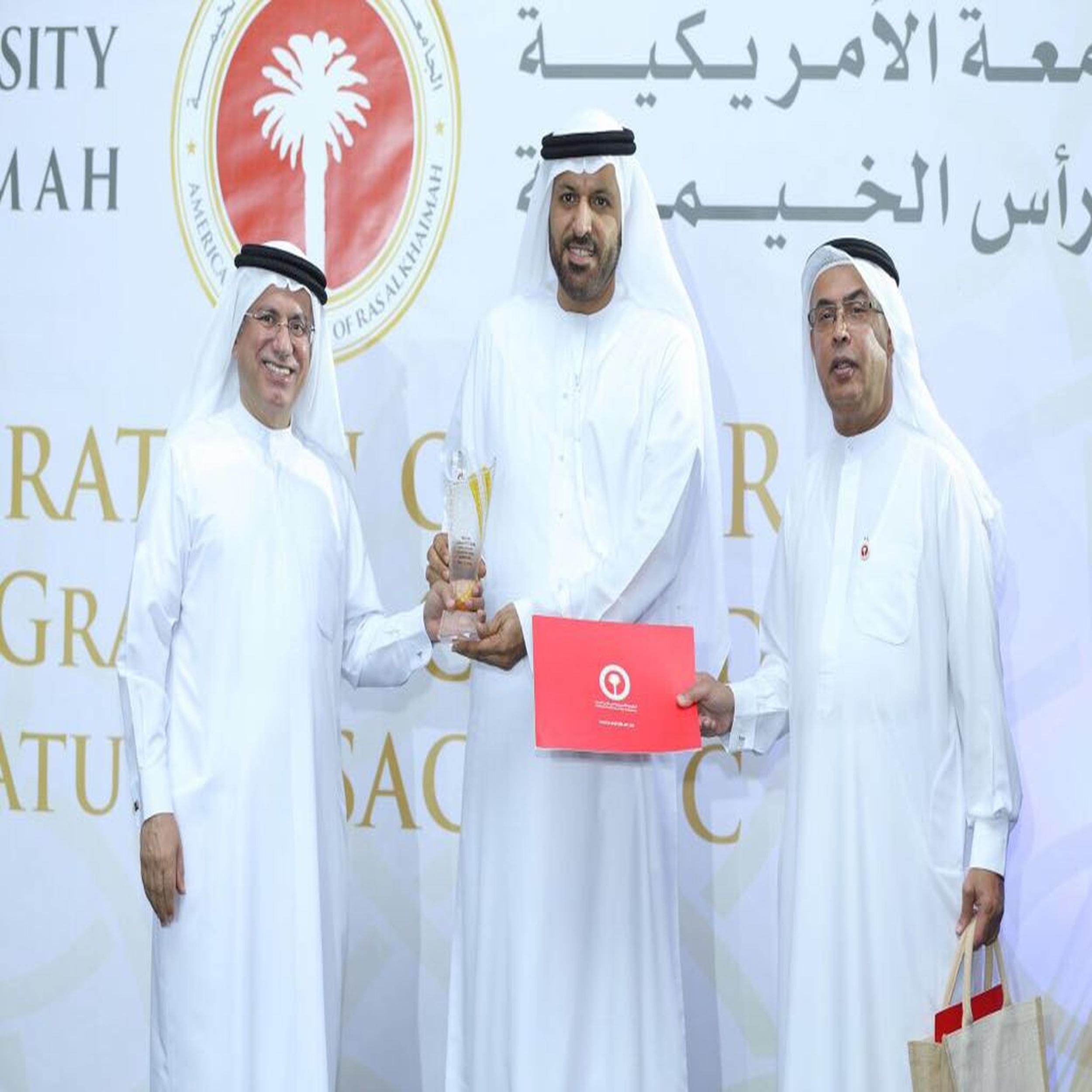 الجامعة الأمريكية تكرم محاكم رأس الخيمة