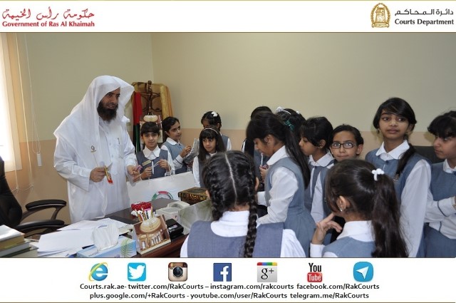 Album Name: طالبات مدرسة زمزم يزرن محاكم رأس الخيمة