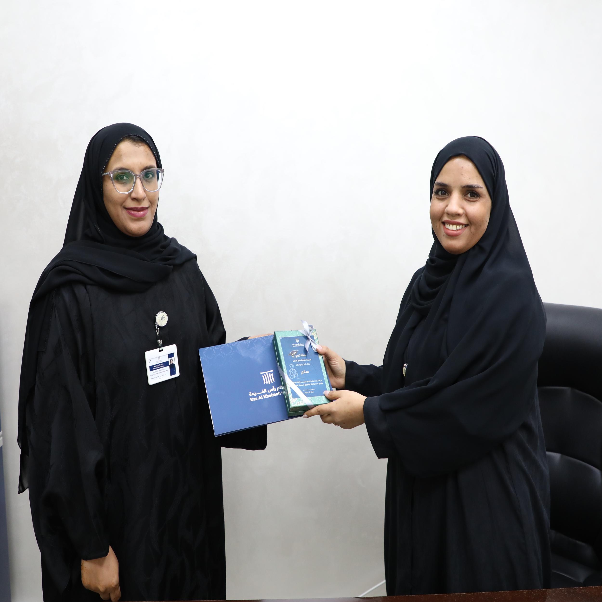 Read more about the article محاكم رأس الخيمة تشارك موظفيها فرحة تخرج أبنائهم من الثانوية العامة