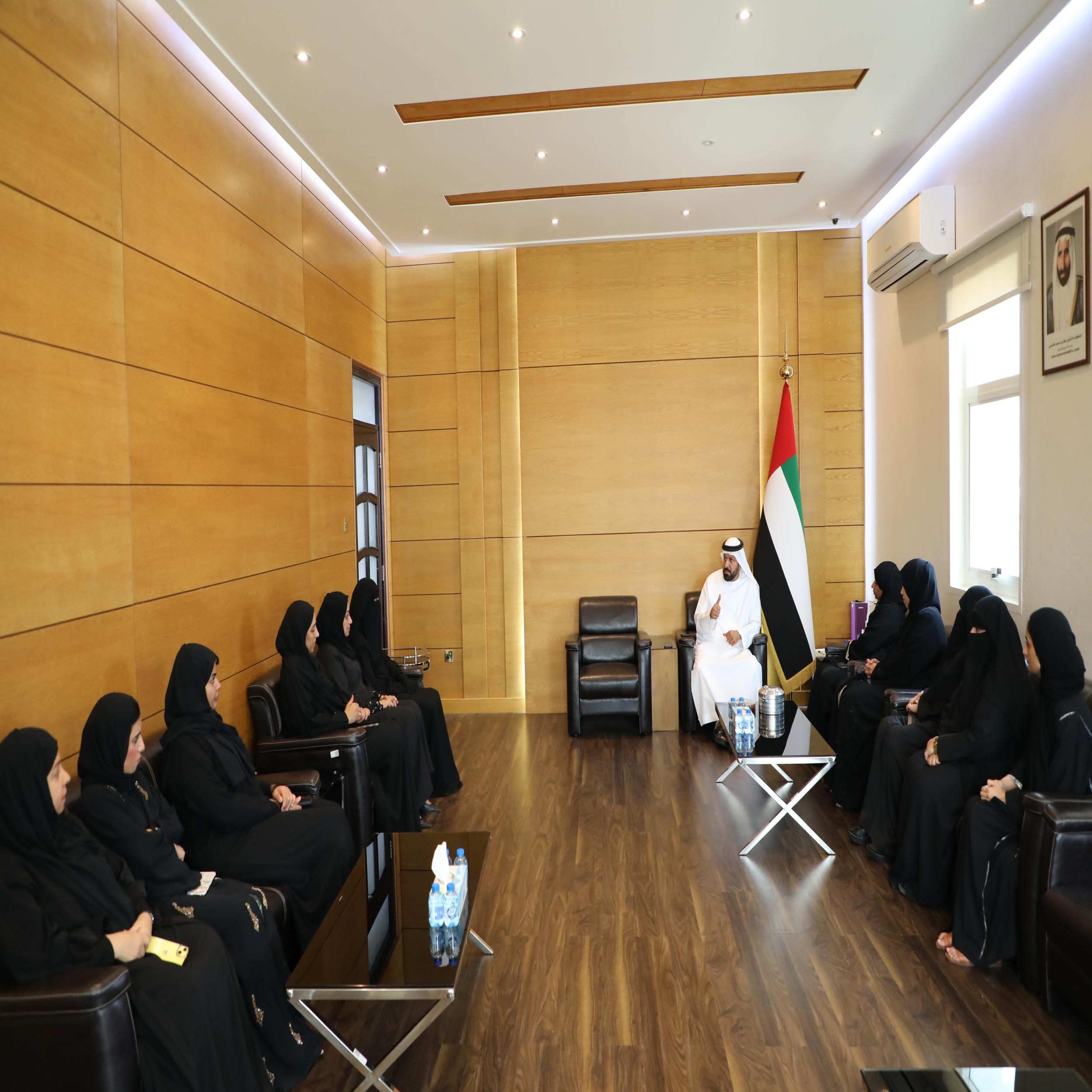 Read more about the article محاكم رأس الخيمة تكرم موظفاتها اللاتي عملن لسنوات طويلة