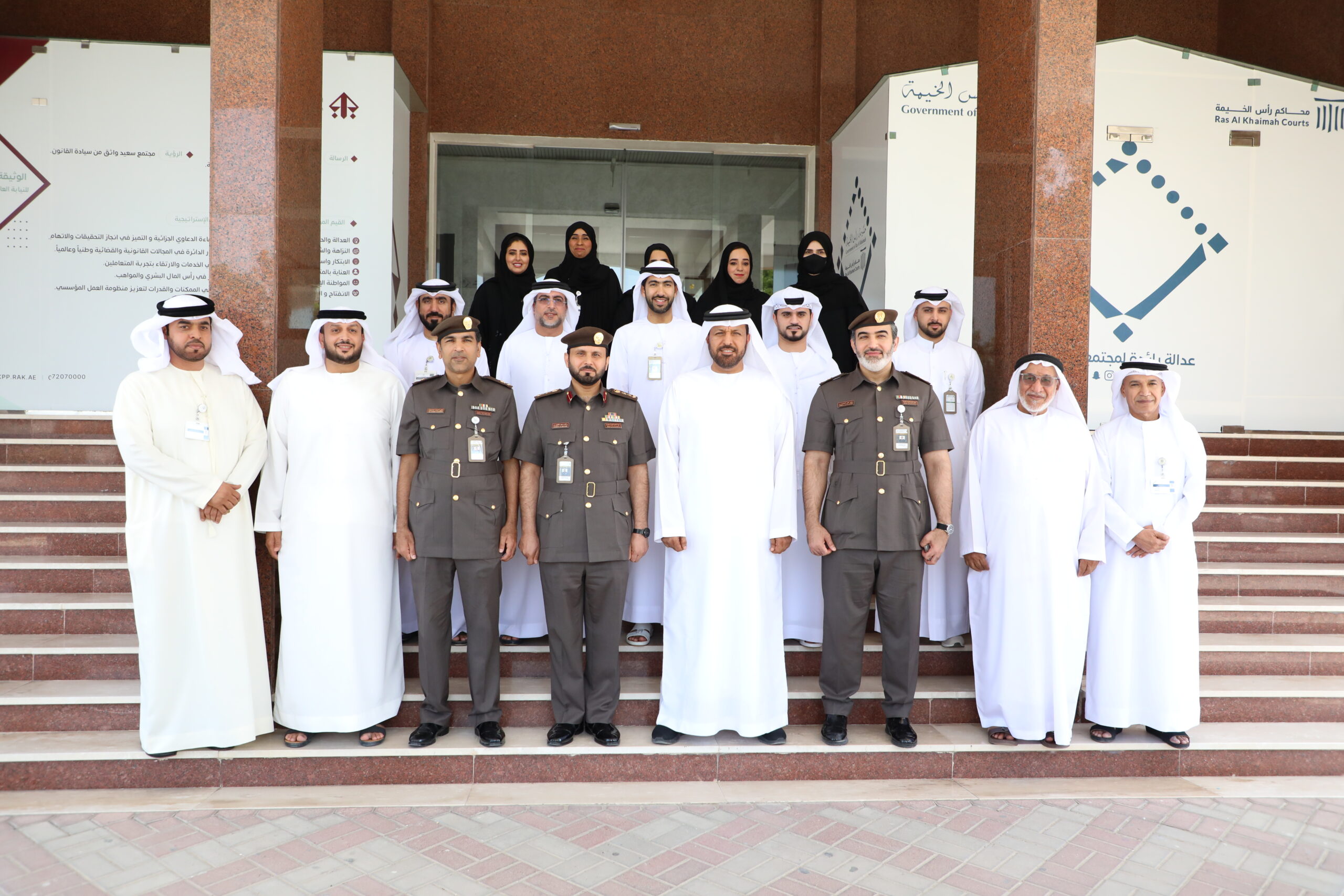 Read more about the article رئيس محاكم رأس الخيمة يستقبل وفداً من الإدارة العامة للإقامة وشؤون الأجانب